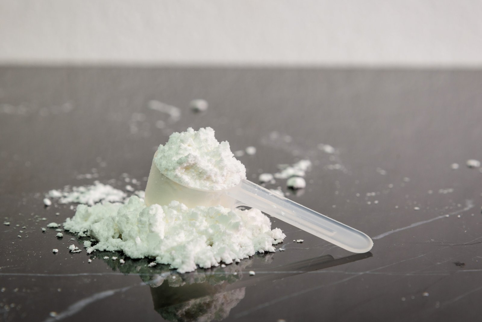 Creatine monohydrate powder with the creatine molecular structure